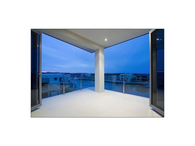 64 The Sovereign Miles, Paradise Point QLD 4216