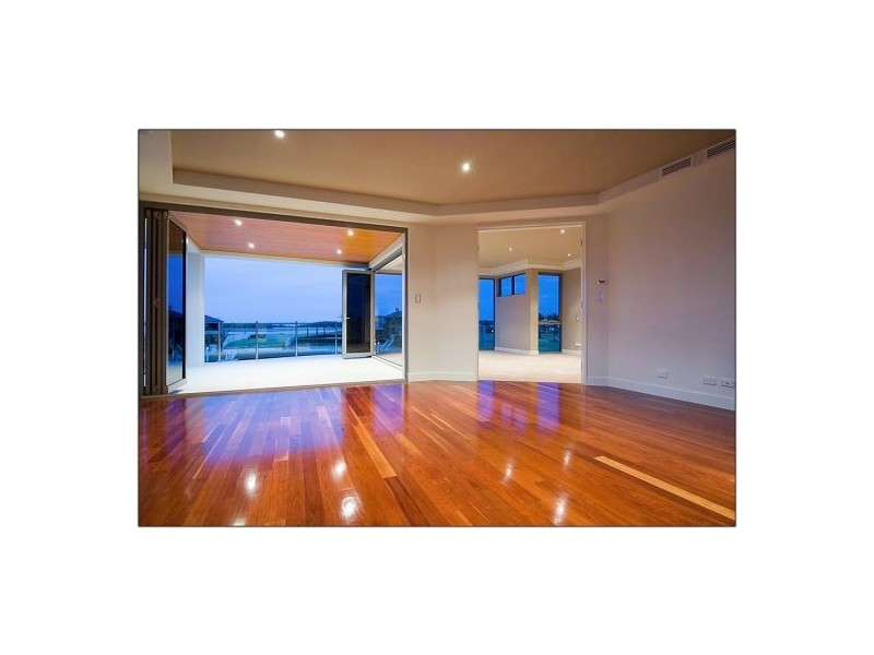 64 The Sovereign Miles, Paradise Point QLD 4216