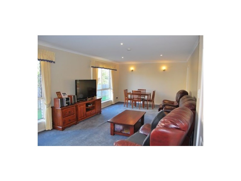 22 Eden Elm St, Calamvale QLD 4116