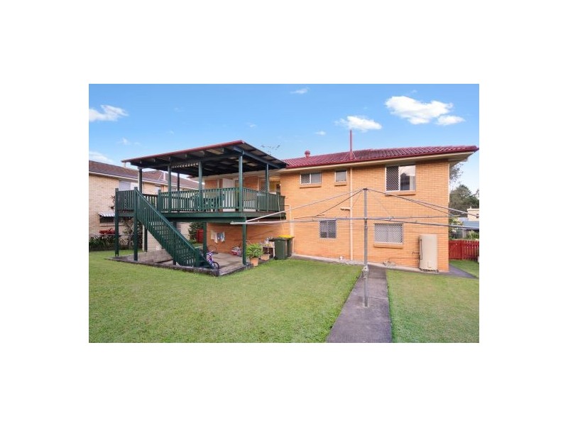 65 Granadilla Street, Macgregor QLD 4109