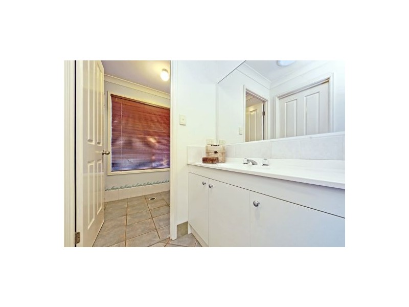 9 Spring Cl, Calamvale QLD 4116