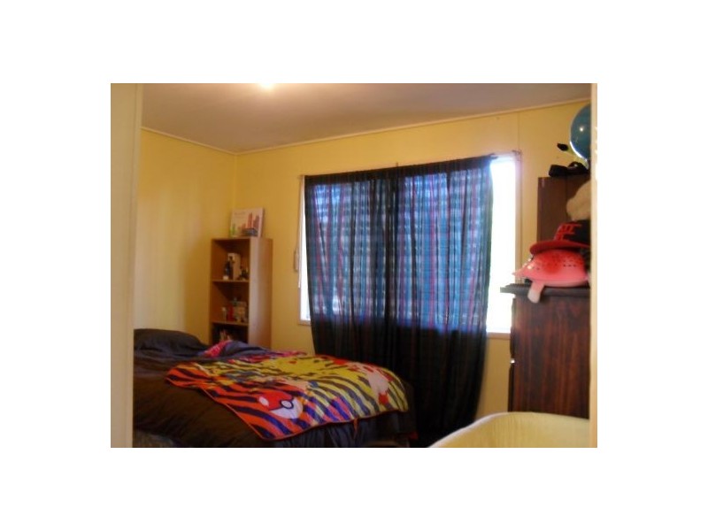 6 Maple St, Kingston QLD 4114