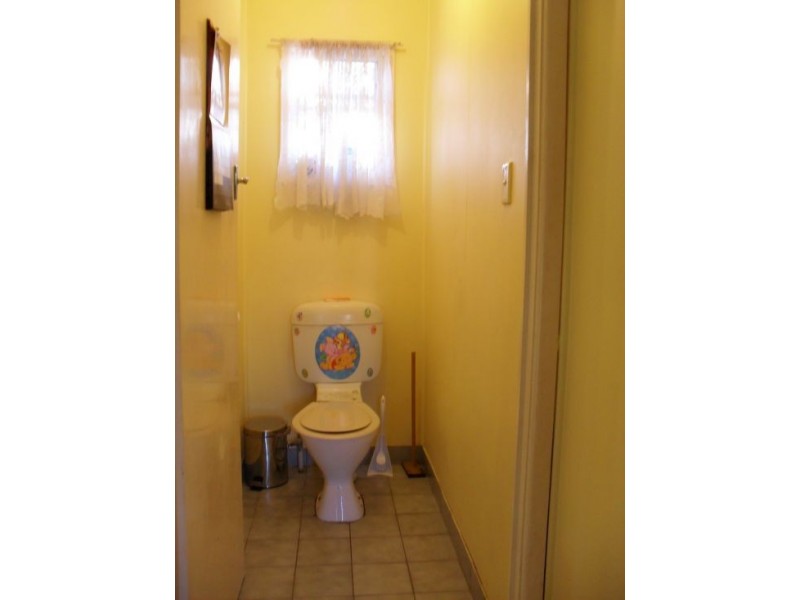 6 Maple St, Kingston QLD 4114