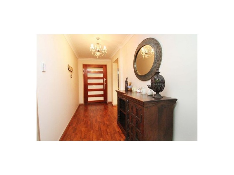 64 Gardenia Cct, Heathwood QLD 4110