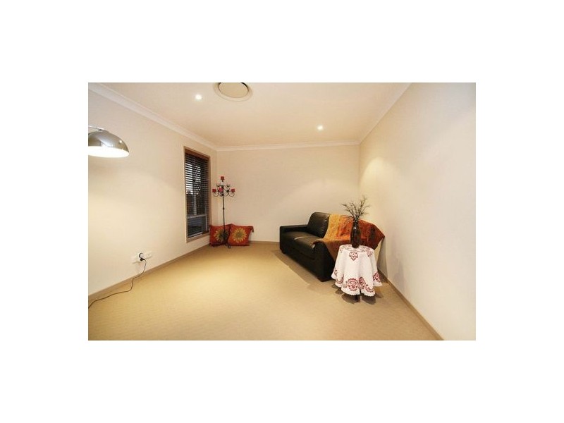 64 Gardenia Cct, Heathwood QLD 4110