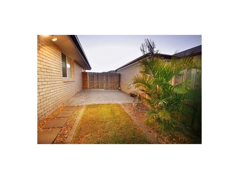 64 Gardenia Cct, Heathwood QLD 4110