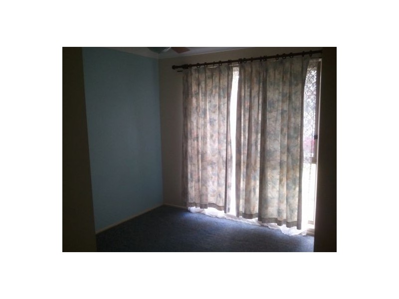 4 Dracon St, Regents Park QLD 4118