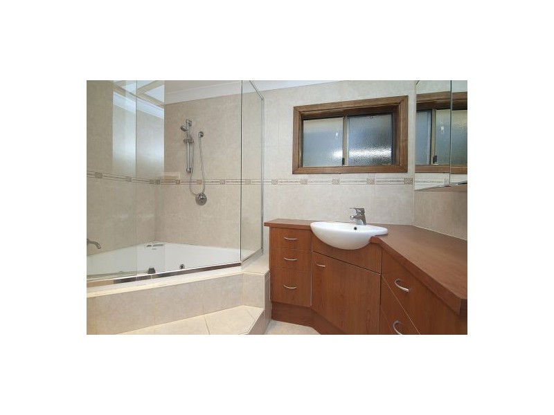 4 Marbura Ct, Daisy Hill QLD 4127