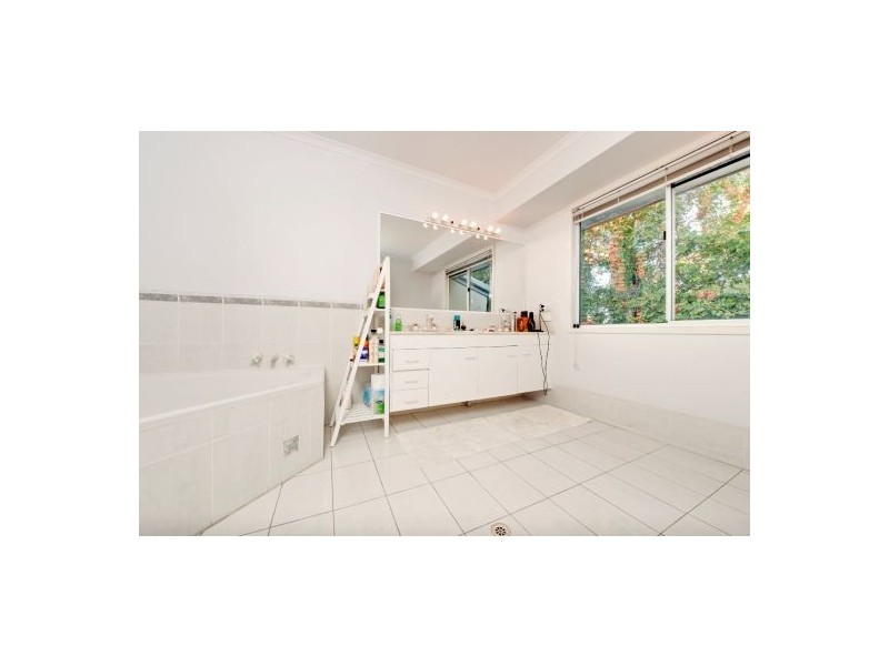 79 Delfin Dr, Macgregor QLD 4109