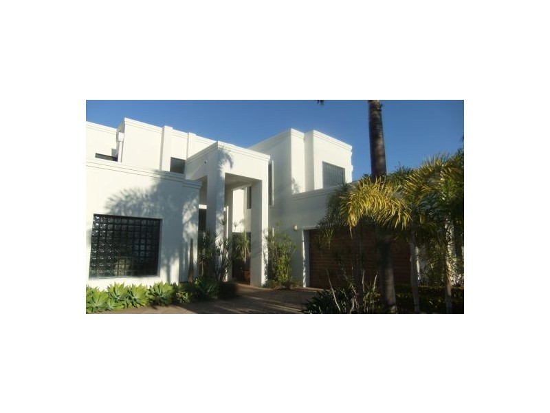 41 King Arthur Crt, Sovereign Islands QLD 4216