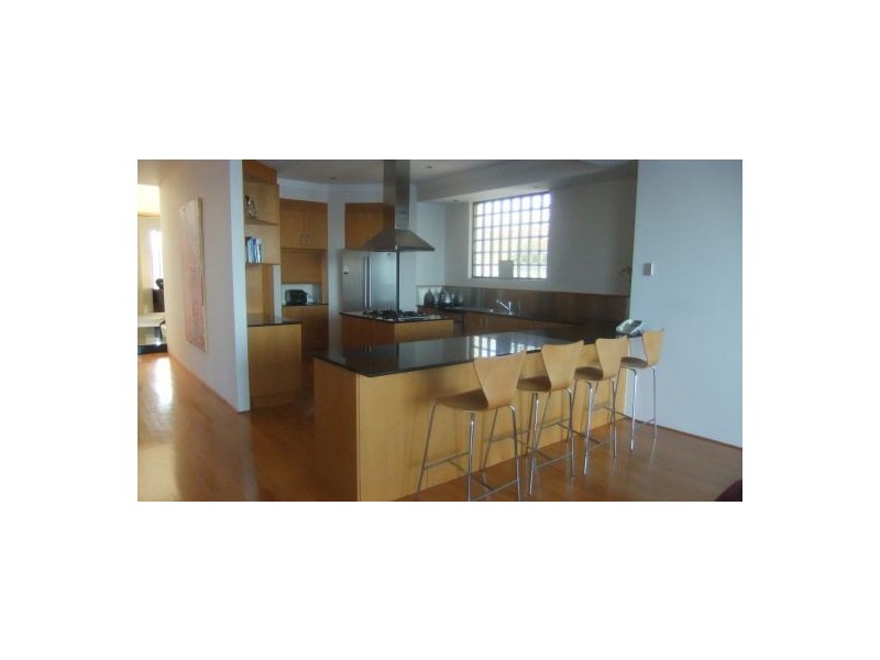 41 King Arthur Crt, Sovereign Islands QLD 4216