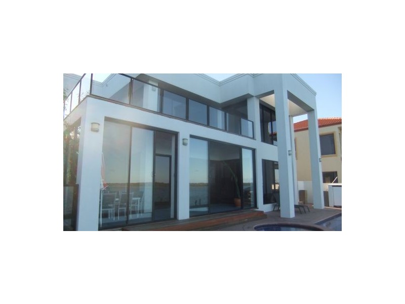 41 King Arthur Crt, Sovereign Islands QLD 4216