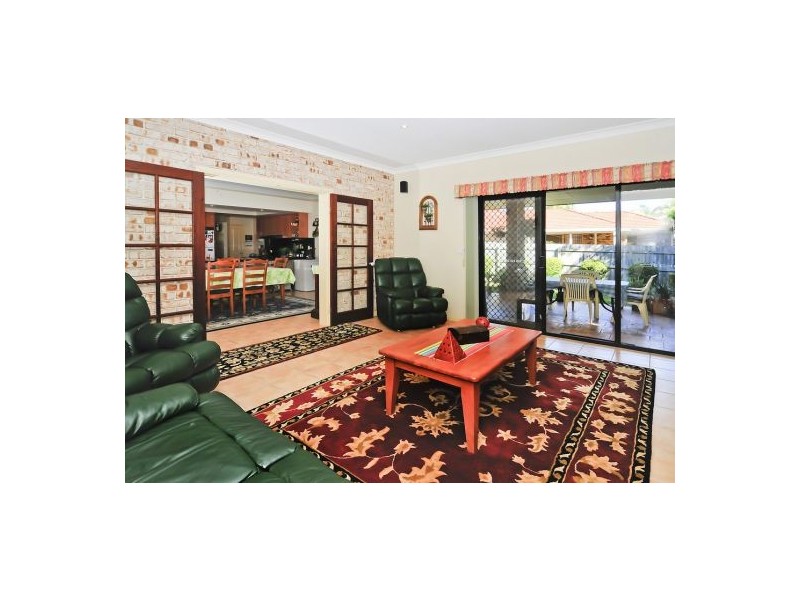 16 Cheltenham Close, Sunnybank Hills QLD 4109
