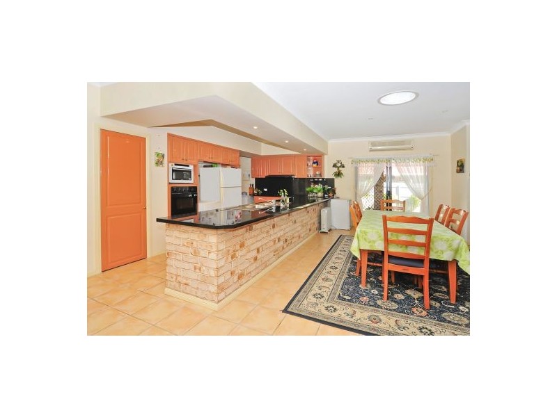 16 Cheltenham Close, Sunnybank Hills QLD 4109