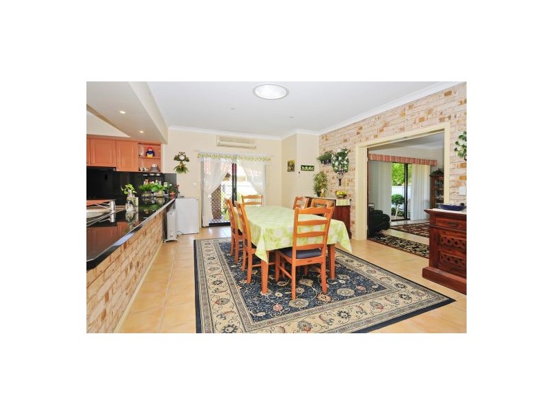 16 Cheltenham Close, Sunnybank Hills QLD 4109