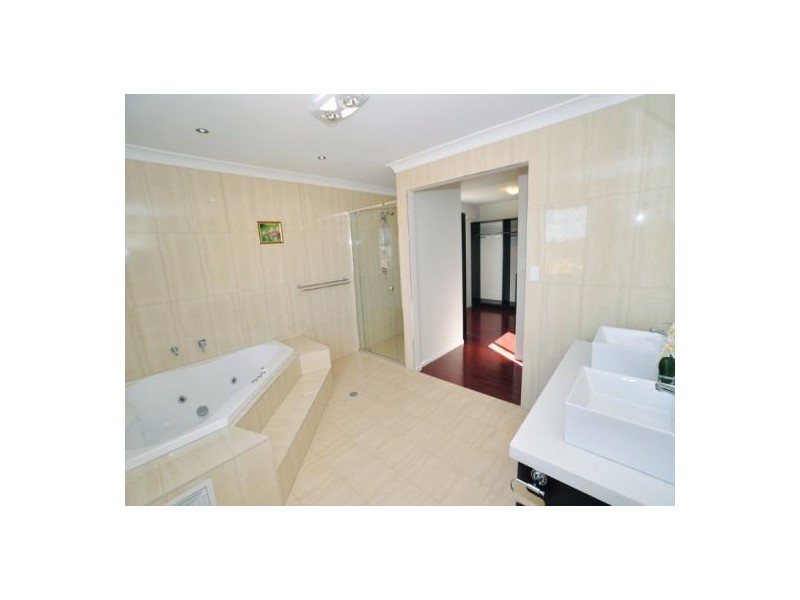 3 Parnassus Street, Robertson QLD 4109