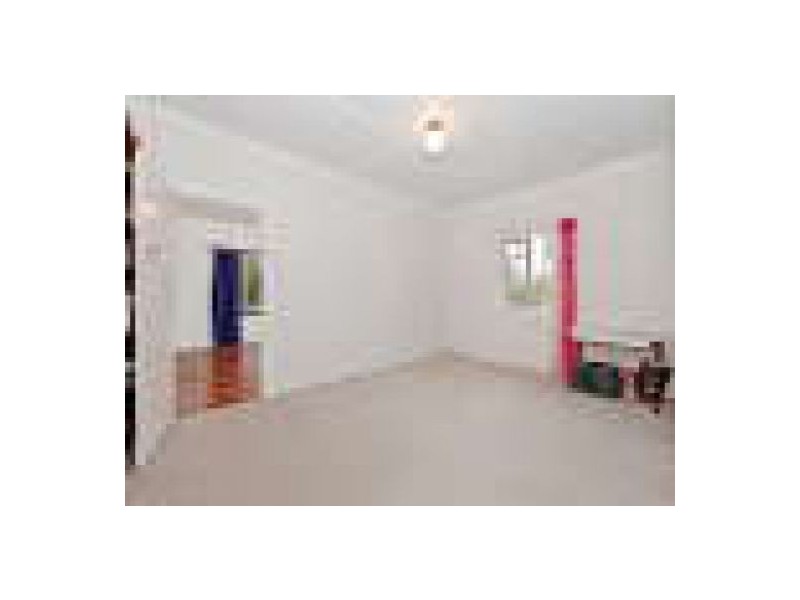 32 Nyleta St, Coopers Plains QLD 4108