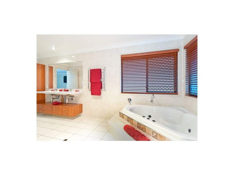 5 Pinnacle Pl, Eight Mile Plains QLD 4113