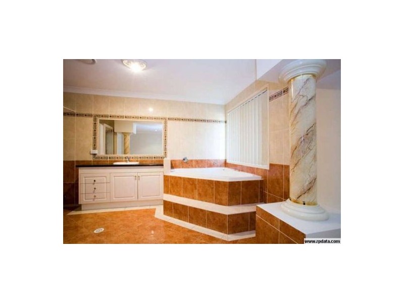 50 The Parkway, Stretton QLD 4116