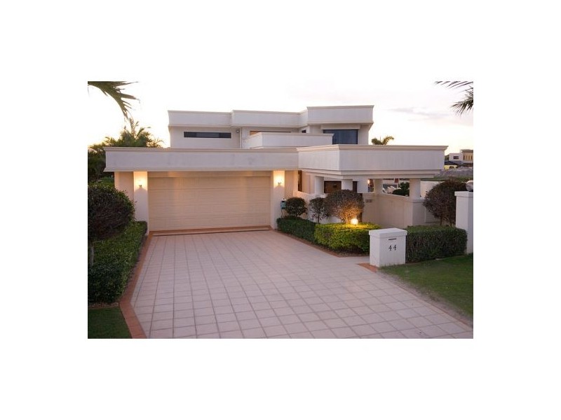 Sovereign Islands QLD 4216