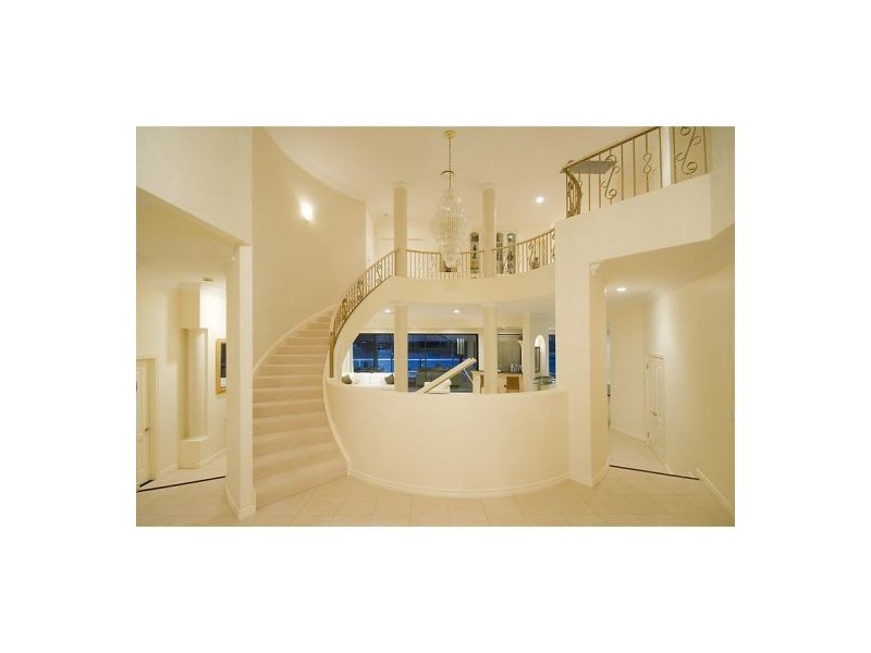 Sovereign Islands QLD 4216