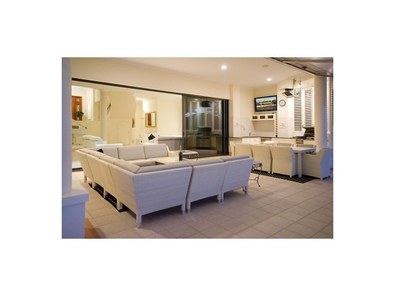 Sovereign Islands QLD 4216