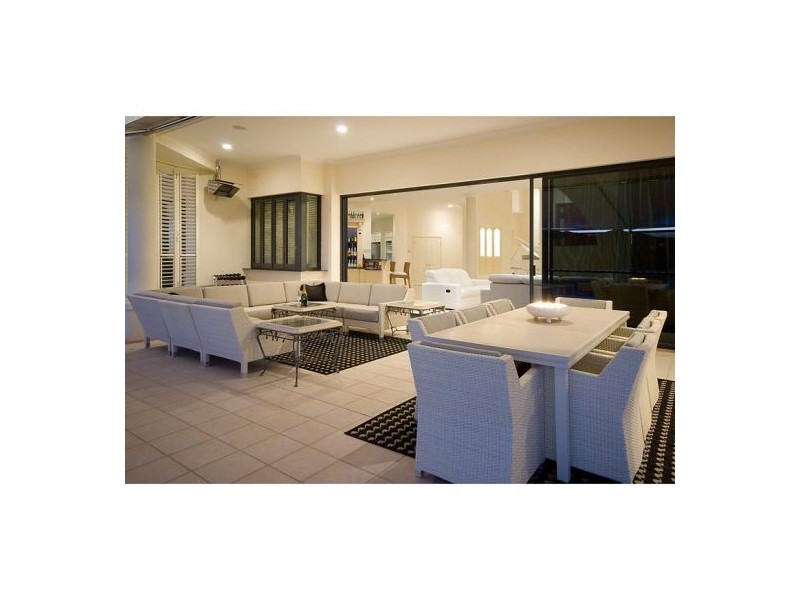 Sovereign Islands QLD 4216