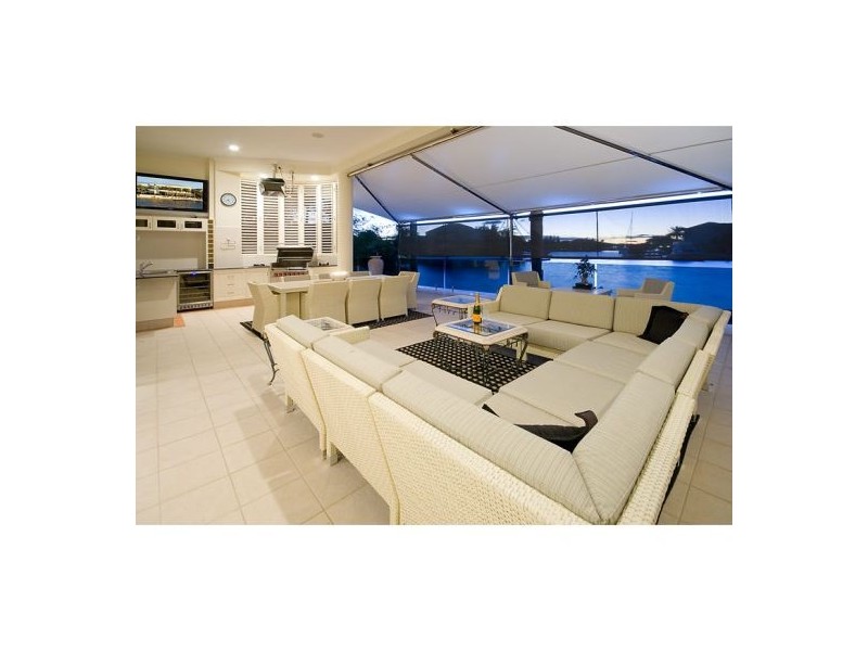 Sovereign Islands QLD 4216