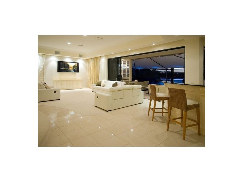 Sovereign Islands QLD 4216