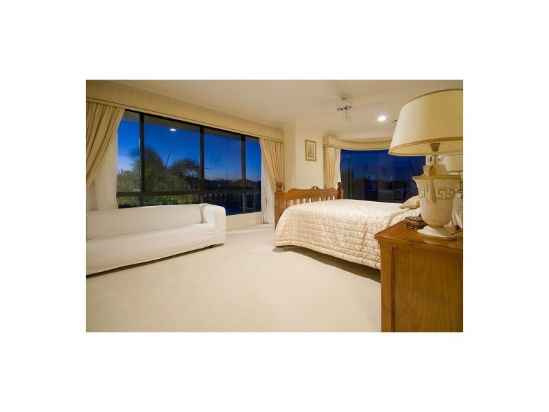 Sovereign Islands QLD 4216