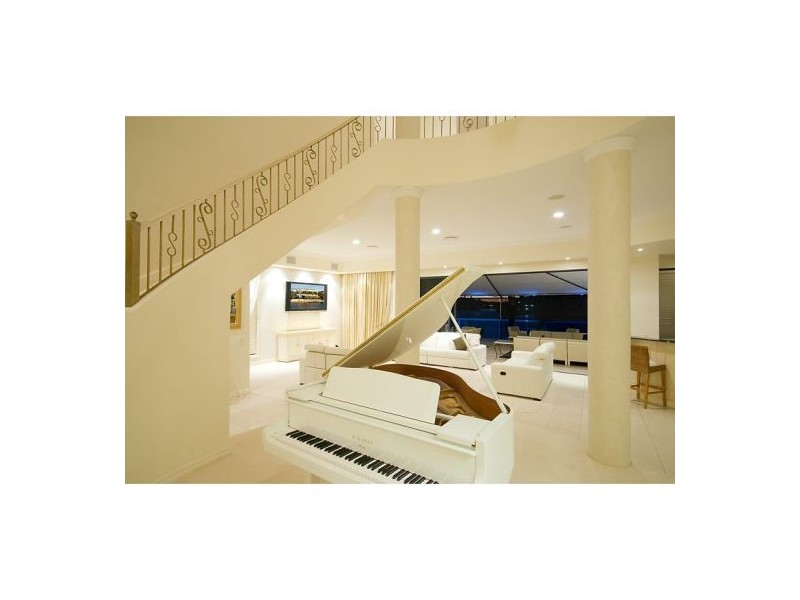 Sovereign Islands QLD 4216