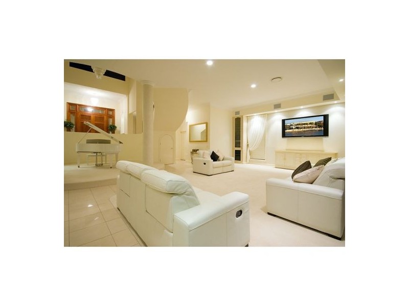 Sovereign Islands QLD 4216