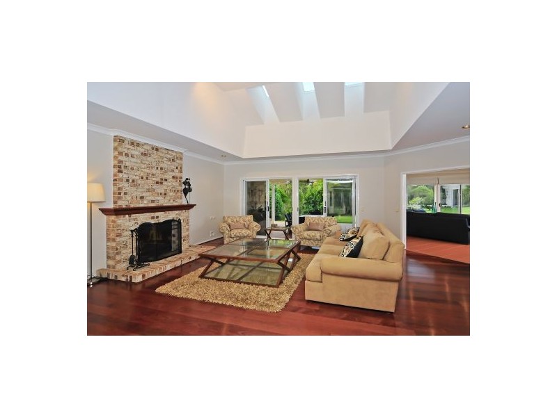 60 Glenmore Cr, Rochedale QLD 4123