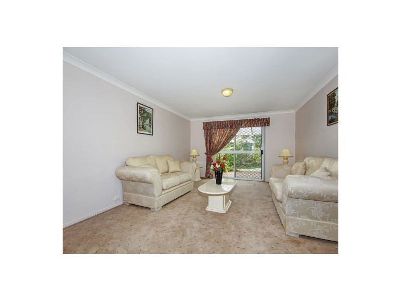 8 Roosevelt Dr, Stretton QLD 4116