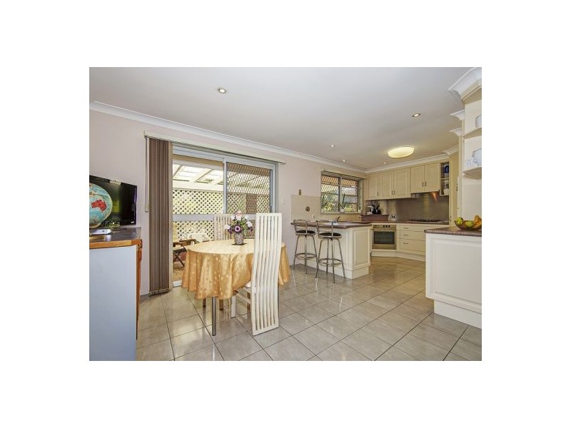8 Roosevelt Dr, Stretton QLD 4116