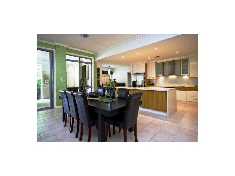 2/106 Dennis Rd, Springwood QLD 4127