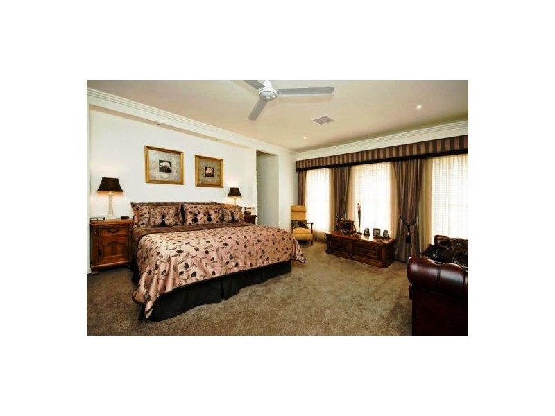 2/106 Dennis Rd, Springwood QLD 4127