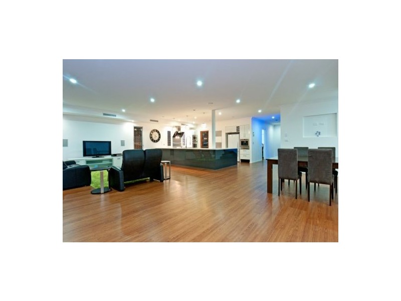 7 Azzure St, Eight Mile Plains QLD 4113