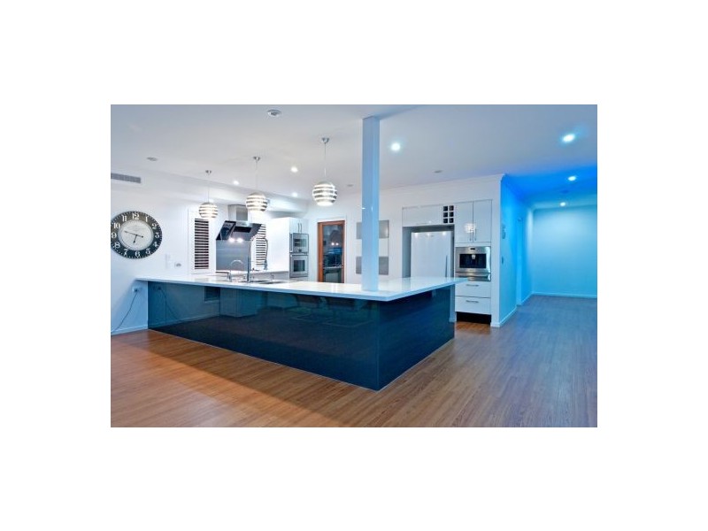 7 Azzure St, Eight Mile Plains QLD 4113