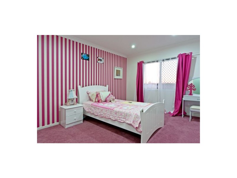 7 Azzure St, Eight Mile Plains QLD 4113