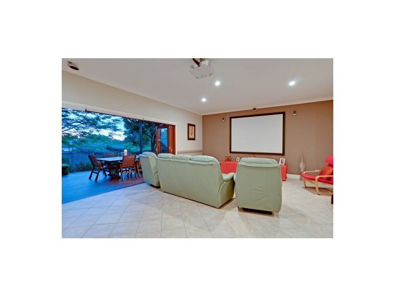 49 Rita Street, Holland Park QLD 4121