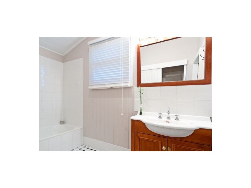 49 Rita Street, Holland Park QLD 4121