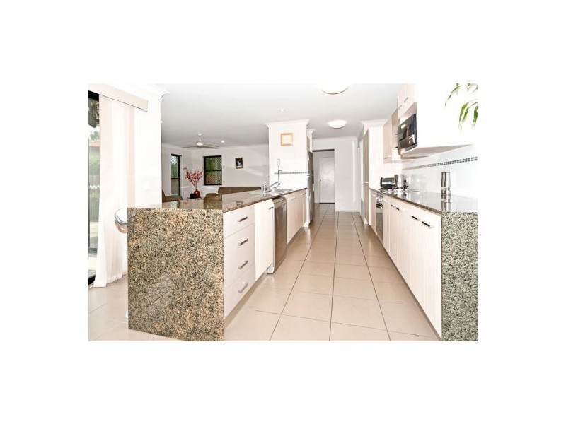 5 Watheroo Pl, Parkinson QLD 4115