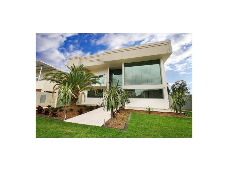 3034 The Boulevarde, Benowa QLD 4217