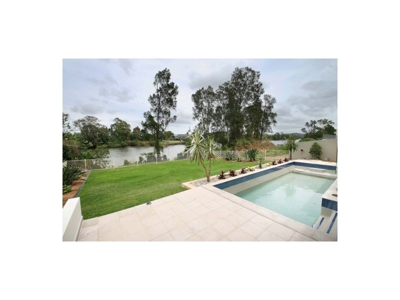 3034 The Boulevarde, Benowa QLD 4217