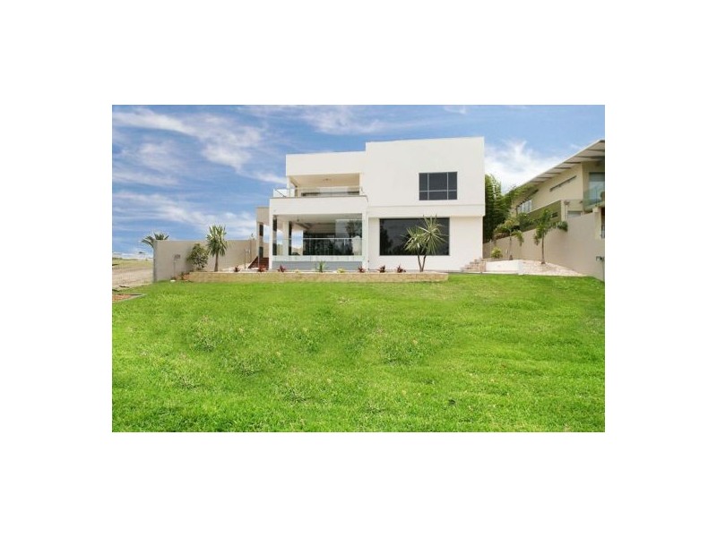 3034 The Boulevarde, Benowa QLD 4217