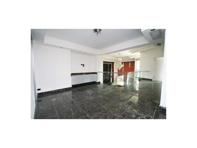 3034 The Boulevarde, Benowa QLD 4217