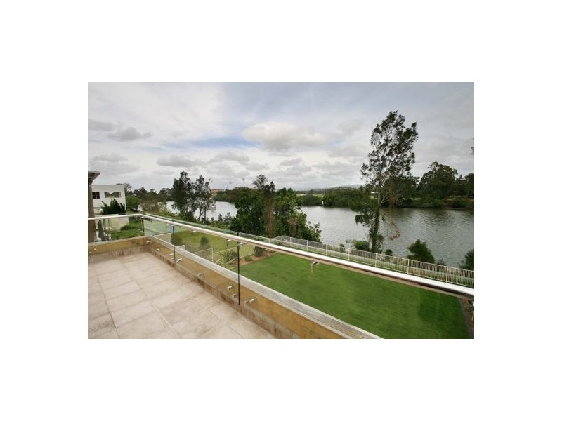 3034 The Boulevarde, Benowa QLD 4217
