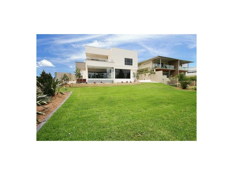 3034 The Boulevarde, Benowa QLD 4217
