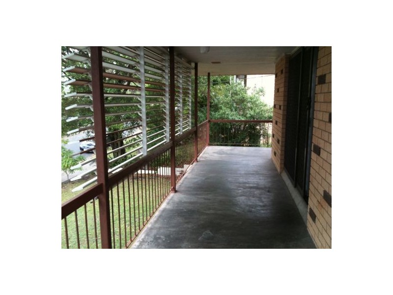 34 Amsterdam ST, Wishart QLD 4122